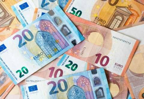 &Pi;&lambda;&eta;&rho;&omega;&mu;ή 186.586.032 &epsilon;&upsilon;&rho;ώ &sigma;&epsilon; 698.422 &omega;&phi;&epsilon;&lambda;&omicron;ύ&mu;&epsilon;&nu;&omicron;&upsilon;&sigmaf; - &Delta;&epsilon;ί&tau;&epsilon; &pi;&omicron;&iota;&omicron;&upsilon;&sigmaf; &alpha;&phi;&omicron;&rho;ά