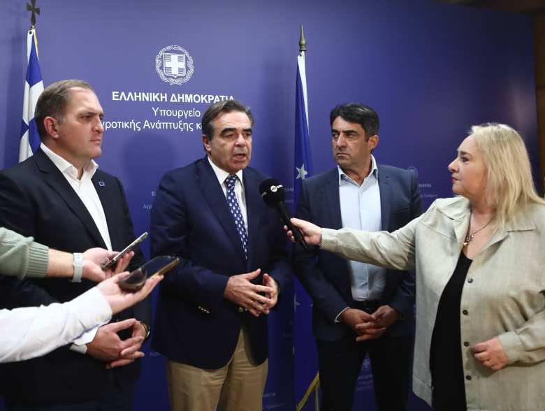 &Upsilon;&Pi;&Alpha;&Alpha;&Tau;: &Xi;&epsilon;&kappa;ί&nu;&eta;&sigma;&epsilon; &omicron; &laquo;&Delta;&iota;ά&lambda;&omicron;&gamma;&omicron;&sigmaf; &mu;&epsilon; &tau;&eta;&nu; &pi;&alpha;&rho;&alpha;&gamma;&omega;&gamma;ή&raquo;