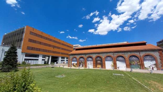 &Sigma;&upsilon;&nu;ά&nu;&tau;&eta;&sigma;&eta; &tau;&eta;&sigmaf; &Pi;&epsilon;&rho;&iota;&phi;&epsilon;&rho;&epsilon;&iota;ά&rho;&chi;&eta; &Kappa;&epsilon;&nu;&tau;&rho;&iota;&kappa;ή&sigmaf; &Mu;&alpha;&kappa;&epsilon;&delta;&omicron;&nu;ί&alpha;&sigmaf; &mu;&epsilon; &tau;&eta;&nu; &Epsilon;&kappa;&tau;&epsilon;&lambda;&epsilon;&sigma;&tau;&iota;&kappa;ή &Alpha;&nu;&tau;&iota;&pi;&rho;ό&epsilon;&delta;&rho;&omicron; &tau;&eta;&sigmaf; &Epsilon;&upsilon;&rho;&omega;&pi;&alpha;ϊ&kappa;ή&sigmaf; &Epsilon;&pi;&iota;&tau;&rho;&omicron;&pi;ή&sigmaf;