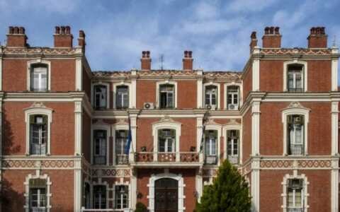 &Omicron; &Tau;&zeta;&iota;&tau;&zeta;&iota;&kappa;ώ&sigma;&tau;&alpha;&sigmaf; &upsilon;&pi;έ&gamma;&rho;&alpha;&psi;&epsilon; &tau;&iota;&sigmaf; &alpha;&pi;&omicron;&phi;ά&sigma;&epsilon;&iota;&sigmaf; &gamma;&iota;&alpha; &tau;&eta; &lambda;&epsilon;&iota;&tau;&omicron;&upsilon;&rho;&gamma;ί&alpha; &tau;&omega;&nu; &kappa;&omicron;&iota;&nu;&omega;&nu;&iota;&kappa;ώ&nu; &delta;&omicron;&mu;ώ&nu; 12 &Delta;ή&mu;&omega;&nu; &tau;&eta;&sigmaf; &Theta;&epsilon;&sigma;&sigma;&alpha;&lambda;&omicron;&nu;ί&kappa;&eta;&sigmaf;