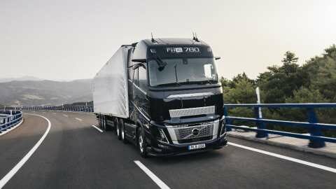 &Omicron; &nu;έ&omicron;&sigmaf;, &pi;&iota;&omicron; &iota;&sigma;&chi;&upsilon;&rho;ό&sigmaf; &kappa;&iota;&nu;&eta;&tau;ή&rho;&alpha;&sigmaf; &tau;&omicron;&upsilon; Volvo FH16 &pi;&rho;&omicron;&sigma;&phi;έ&rho;&epsilon;&iota; &tau;&eta; &mu;έ&gamma;&iota;&sigma;&tau;&eta; &delta;&upsilon;&nu;&alpha;&tau;ή &pi;&alpha;&rho;&alpha;&gamma;&omega;&gamma;&iota;&kappa;ό&tau;&eta;&tau;&alpha;