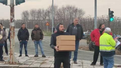 &Mu;&pi;&lambda;ό&kappa;&omicron; &kappa;ό&mu;&beta;&omicron;&upsilon; &Gamma;&upsilon;&psi;&omicron;&chi;&omega;&rho;ί&omicron;&upsilon;: &Omicron;&iota; &alpha;&gamma;&rho;ό&tau;&epsilon;&sigmaf; &mu;&omicron;ί&rho;&alpha;&sigma;&alpha;&nu; &kappa;&omicron;&mu;&pi;ό&sigma;&tau;&epsilon;&sigmaf; &rho;&omicron;&delta;ά&kappa;&iota;&nu;&omicron;&upsilon; &sigma;&tau;&omicron;&upsilon;&sigmaf; &delta;&iota;&epsilon;&rho;&chi;ό&mu;&epsilon;&nu;&omicron;&upsilon;&sigmaf; &omicron;&delta;&eta;&gamma;&omicron;ύ&sigmaf;