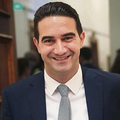 &Mu;&iota;&chi;ά&lambda;&eta;&sigmaf; &Kappa;&alpha;&tau;&rho;ί&nu;&eta;&sigmaf;: "&Tau;&omicron; &mu;ή&nu;&upsilon;&mu;&alpha; &tau;&omega;&nu; &pi;&omicron;&lambda;&iota;&tau;ώ&nu; &epsilon;ί&nu;&alpha;&iota; έ&nu;&alpha;: &Mu;&epsilon;&gamma;ά&lambda;&eta; &Pi;&alpha;&rho;ά&tau;&alpha;&xi;&eta;, &kappa;ό&mu;&mu;&alpha; &epsilon;&xi;&omicron;&upsilon;&sigma;ί&alpha;&sigmaf; &iota;&kappa;&alpha;&nu;ό &nu;&alpha; &kappa;&upsilon;&beta;&epsilon;&rho;&nu;ή&sigma;&epsilon;&iota;"