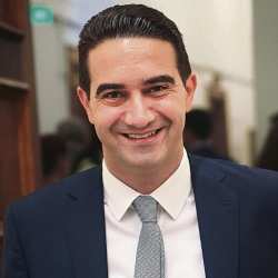 &Mu;&iota;&chi;ά&lambda;&eta;&sigmaf; &Kappa;&alpha;&tau;&rho;ί&nu;&eta;&sigmaf;: "&Tau;&omicron; &mu;ή&nu;&upsilon;&mu;&alpha; &tau;&omega;&nu; &pi;&omicron;&lambda;&iota;&tau;ώ&nu; &epsilon;ί&nu;&alpha;&iota; έ&nu;&alpha;: &Mu;&epsilon;&gamma;ά&lambda;&eta; &Pi;&alpha;&rho;ά&tau;&alpha;&xi;&eta;, &kappa;ό&mu;&mu;&alpha; &epsilon;&xi;&omicron;&upsilon;&sigma;ί&alpha;&sigmaf; &iota;&kappa;&alpha;&nu;ό &nu;&alpha; &kappa;&upsilon;&beta;&epsilon;&rho;&nu;ή&sigma;&epsilon;&iota;"