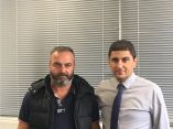 &Lambda;. &Alpha;&upsilon;&gamma;&epsilon;&nu;ά&kappa;&eta;&sigmaf;: &laquo;&Eta; &Nu;&Delta; &beta;&rho;ί&sigma;&kappa;&epsilon;&tau;&alpha;&iota; &sigma;&epsilon; &sigma;&upsilon;&nu;&epsilon;&chi;ή &delta;&iota;ά&lambda;&omicron;&gamma;&omicron; &mu;&epsilon; &tau;&omicron;&upsilon;&sigmaf; &alpha;&gamma;&rho;ό&tau;&epsilon;&sigmaf; &tau;&eta;&sigmaf; &Kappa;&rho;ή&tau;&eta;&sigmaf;&raquo;