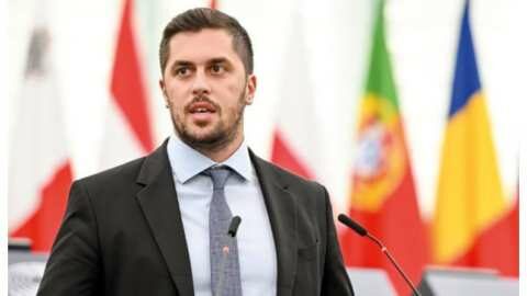 &Epsilon;&mu;&mu;&alpha;&nu;&omicron;&upsilon;ή&lambda; &Phi;&rho;ά&gamma;&kappa;&omicron;&sigmaf;: "&Tau;&omicron;&upsilon;&rho;&kappa;&iota;&kappa;ή &tau;&rho;ά&pi;&epsilon;&zeta;&alpha;, &sigma;&tau;&eta;&nu; &upsilon;&pi;&eta;&rho;&epsilon;&sigma;ί&alpha; &tau;&omega;&nu; &epsilon;&pi;&epsilon;&kappa;&tau;&alpha;&tau;&iota;&kappa;ώ&nu; &sigma;&chi;&epsilon;&delta;ί&omega;&nu; &tau;&eta;&sigmaf; Ά&gamma;&kappa;&upsilon;&rho;&alpha;&sigmaf;, &lambda;&epsilon;&iota;&tau;&omicron;&upsilon;&rho;&gamma;&epsilon;ί &alpha;&pi;&epsilon;&rho;ί&sigma;&pi;&alpha;&sigma;&tau;&eta; &sigma;&tau;&eta;&nu; &Epsilon;&lambda;&lambda;ά&delta;&alpha;"