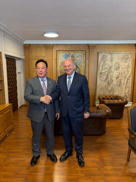 &Sigma;&upsilon;&nu;ά&nu;&tau;&eta;&sigma;&eta; &Tau;&sigma;&iota;ά&rho;&alpha; &mu;&epsilon; &tau;&omicron;&nu; &Pi;&rho;ό&epsilon;&delta;&rho;&omicron; &tau;&eta;&sigmaf; &Epsilon;&pi;&iota;&tau;&rho;&omicron;&pi;ή&sigmaf; &Gamma;&epsilon;&omega;&rho;&gamma;ί&alpha;&sigmaf;, &Tau;&rho;&omicron;&phi;ί&mu;&omega;&nu;, &Alpha;&gamma;&rho;&omicron;&tau;&iota;&kappa;ώ&nu; &Upsilon;&pi;&omicron;&theta;έ&sigma;&epsilon;&omega;&nu;, &Omega;&kappa;&epsilon;&alpha;&nu;ώ&nu; &kappa;&alpha;&iota; &Alpha;&lambda;&iota;&epsilon;ί&alpha;&sigmaf; &tau;&eta;&sigmaf; &Epsilon;&theta;&nu;&omicron;&sigma;&upsilon;&nu;έ&lambda;&epsilon;&upsilon;&sigma;&eta;&sigmaf; &tau;&eta;&sigmaf; &Delta;&eta;&mu;&omicron;&kappa;&rho;&alpha;&tau;ί&alpha;&sigmaf; &tau;&eta;&sigmaf; &Kappa;&omicron;&rho;έ&alpha;&sigmaf;, EohKiy-ku