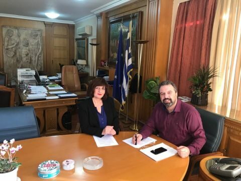 &Phi;&rho;ό&sigma;&omega; &Kappa;&alpha;&rho;&alpha;&sigma;&alpha;&rho;&lambda;ί&delta;&omicron;&upsilon;: Deminimis &gamma;&iota;&alpha; &tau;&eta;&nu; &pi;&omicron;&iota;&kappa;&iota;&lambda;ί&alpha; &alpha;&chi;&lambda;&alpha;&delta;&iota;ώ&nu; &kappa;&rho;&upsilon;&sigma;&tau;ά&lambda;&lambda;&iota;&alpha; &sigma;&tau;&eta;&nu; &Eta;&mu;&alpha;&theta;ί&alpha;