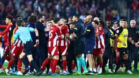 Superleague: &Eta; &Delta;&Epsilon;&Alpha;&Beta; &kappa;&alpha;&lambda;&epsilon;ί &sigma;&epsilon; &alpha;&kappa;&rho;ό&alpha;&sigma;&eta; &Omicron;&lambda;&upsilon;&mu;&pi;&iota;&alpha;&kappa;ό, &Alpha;&Epsilon;&Kappa;, &Alpha;&lambda;&mu;έ&iota;&delta;&alpha; &kappa;&alpha;&iota; &omicron;&kappa;&tau;ώ &pi;&alpha;ί&kappa;&tau;&epsilon;&sigmaf;
