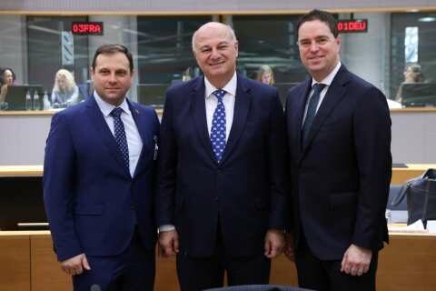 &Upsilon;&pi;&Alpha;&Alpha;&Tau; &alpha;&pi;ό &Beta;&rho;&upsilon;&xi;έ&lambda;&epsilon;&sigmaf;: &Alpha;&nu;&alpha;&gamma;&kappa;&alpha;ί&alpha; &eta; &sigma;ύ&sigma;&tau;&alpha;&sigma;&eta; &tau;&omicron;&upsilon; &Tau;&alpha;&mu;&epsilon;ί&omicron;&upsilon; &Alpha;&lambda;&lambda;&eta;&lambda;&omicron;&beta;&omicron;&eta;&theta;&epsilon;ί&alpha;&sigmaf; &pi;&omicron;&upsilon; &theta;&alpha; &alpha;&pi;&omicron;&zeta;&eta;&mu;&iota;ώ&nu;&epsilon;&iota; &tau;&omicron;&nu; &alpha;&gamma;&rho;&omicron;&tau;&iota;&kappa;ό &kappa;ό&sigma;&mu;&omicron; &alpha;&pi;ό &tau;&iota;&sigmaf; &kappa;&alpha;&tau;&alpha;&sigma;&tau;&rho;&omicron;&phi;έ&sigmaf;