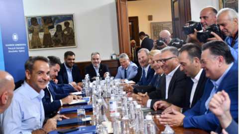 &Tau;&alpha; &alpha;&iota;&tau;ή&mu;&alpha;&tau;&alpha; &kappa;&alpha;&iota; &tau;&iota;&sigmaf; &pi;&rho;&omicron;&tau;ά&sigma;&epsilon;&iota;&sigmaf; &tau;&omicron;&upsilon;&sigmaf; έ&theta;&epsilon;&sigma;&alpha;&nu; &sigma;&tau;&omicron;&nu; &Pi;&rho;&omega;&theta;&upsilon;&pi;&omicron;&upsilon;&rho;&gamma;ό &omicron;&iota; έ&lambda;&lambda;&eta;&nu;&epsilon;&sigmaf; &epsilon;&xi;&alpha;&gamma;&omega;&gamma;&epsilon;ί&sigmaf;