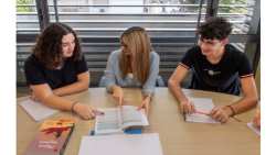 &Phi;&rho;&omicron;&nu;&tau;&iota;&sigma;&tau;ή&rho;&iota;&alpha; &Pi;&omicron;&upsilon;&kappa;&alpha;&mu;&iota;&sigma;ά&sigmaf; &ndash; &Mu;ά&theta;&eta;&mu;&alpha; &sigma;&tau;&omicron; &tau;&rho;&alpha;&pi;έ&zeta;&iota;: &Mu;&iota;&alpha; &pi;&rho;&omega;&tau;&omicron;&pi;&omicron;&rho;&iota;&alpha;&kappa;ή &mu;έ&theta;&omicron;&delta;&omicron;&sigmaf; &delta;&iota;&delta;&alpha;&sigma;&kappa;&alpha;&lambda;ί&alpha;&sigmaf; &gamma;&iota;&alpha; ά&rho;&iota;&sigma;&tau;&epsilon;&sigmaf; &epsilon;&pi;&iota;&delta;ό&sigma;&epsilon;&iota;&sigmaf;