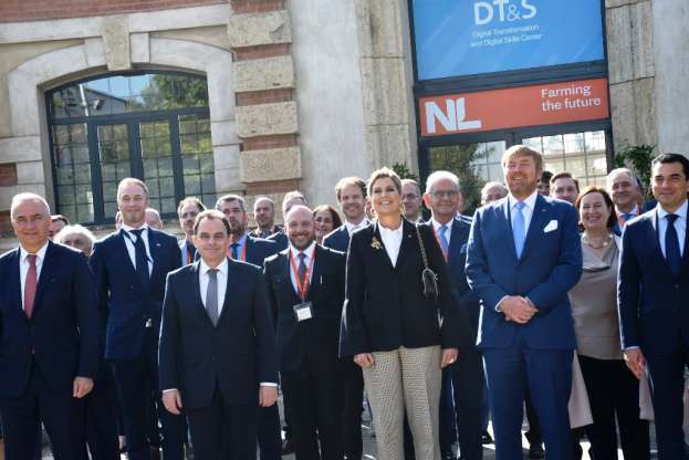 &Gamma;&epsilon;&omega;&rho;&gamma;&alpha;&nu;&tau;ά&sigmaf;: &Epsilon;&pi;&iota;&delta;ί&omega;&xi;ή &mu;&alpha;&sigmaf; &eta; &sigma;&upsilon;&nu;&epsilon;&rho;&gamma;&alpha;&sigma;ί&alpha; &mu;&epsilon; &tau;&eta;&nu; &Omicron;&lambda;&lambda;&alpha;&nu;&delta;ί&alpha; &mu;&epsilon; &mu;&epsilon;&tau;&alpha;&phi;&omicron;&rho;ά &tau;&epsilon;&chi;&nu;&omicron;&gamma;&nu;&omega;&sigma;ί&alpha;&sigmaf; &kappa;&alpha;&iota; &alpha;&mu;&omicron;&iota;&beta;&alpha;ί&alpha; &epsilon;&nu;ί&sigma;&chi;&upsilon;&sigma;&eta; &epsilon;&mu;&pi;&omicron;&rho;ί&omicron;&upsilon; &kappa;&alpha;&iota; &epsilon;&pi;&iota;&chi;&epsilon;&iota;&rho;&eta;&mu;&alpha;&tau;&iota;&kappa;ό&tau;&eta;&tau;&alpha;&sigmaf;-  &Omicron;&mu;&iota;&lambda;ί&alpha; &tau;&omicron;&upsilon; &Upsilon;&pi;&Alpha;&Alpha;&Tau; &sigma;&epsilon; &omicron;&iota;&kappa;&omicron;&nu;&omicron;&mu;&iota;&kappa;ή &delta;&iota;ά&sigma;&kappa;&epsilon;&psi;&eta;  &pi;&alpha;&rho;&omicron;&upsilon;&sigma;ί&alpha; &tau;&omicron;&upsilon; &beta;&alpha;&sigma;&iota;&lambda;&iota;&kappa;&omicron;ύ &zeta;&epsilon;ύ&gamma;&omicron;&upsilon;&sigmaf; &tau;&eta;&sigmaf; &Omicron;&lambda;&lambda;&alpha;&nu;&delta;ί&alpha;&sigmaf;