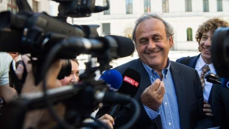 &Pi;&lambda;&alpha;&tau;&iota;&nu;ί: &laquo;&Pi;&rho;έ&pi;&epsilon;&iota; &nu;&alpha; &phi;ύ&gamma;&epsilon;&iota; &omicron; &Iota;&nu;&phi;&alpha;&nu;&tau;ί&nu;&omicron;&raquo;