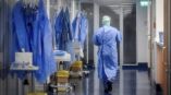 &Kappa;&omicron;&rho;&omega;&nu;&omicron;ϊ&omicron;&sigmaf;: &Alpha;&upsilon;&xi;&eta;&mu;έ&nu;&omicron;&sigmaf; &omicron; &alpha;&rho;&iota;&theta;&mu;ό&sigmaf; &tau;&omega;&nu; &nu;&epsilon;&kappa;&rho;ώ&nu; &amp; &delta;&iota;&alpha;&sigma;&omega;&lambda;&eta;&nu;&omega;&mu;έ&nu;&omega;&nu; - 2581 &nu;έ&alpha; &kappa;&rho;&omicron;ύ&sigma;&mu;&alpha;&tau;&alpha;