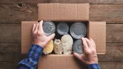 &Pi;ό&sigma;&omicron;&iota; ά&nu;&theta;&rho;&omega;&pi;&omicron;&iota; &mu;&pi;&omicron;&rho;&omicron;ύ&nu; &nu;&alpha; &alpha;&nu;&tau;έ&xi;&omicron;&upsilon;&nu; &omicron;&iota;&kappa;&omicron;&nu;&omicron;&mu;&iota;&kappa;ά έ&nu;&alpha; &sigma;&omega;&sigma;&tau;ό &gamma;&epsilon;ύ&mu;&alpha; &sigma;&tau;&eta;&nu; &Epsilon;&Epsilon;;