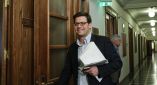 &Alpha;. &Tau;ό&lambda;&kappa;&alpha;&sigmaf;: &Alpha;&phi;&omicron;&upsilon;&gamma;&kappa;&rho;&alpha;&zeta;ό&mu;&alpha;&sigma;&tau;&epsilon; &tau;&iota;&sigmaf; &alpha;&nu;ά&gamma;&kappa;&epsilon;&sigmaf; &tau;&omega;&nu; &alpha;&gamma;&rho;&omicron;&tau;ώ&nu; - &Beta;ά&zeta;&omicron;&upsilon;&mu;&epsilon; &tau;έ&lambda;&omicron;&sigmaf; &sigma;&tau;&eta;&nu; έ&lambda;&lambda;&epsilon;&iota;&psi;&eta; &epsilon;&rho;&gamma;&alpha;&tau;&iota;&kappa;ώ&nu; &chi;&epsilon;&rho;&iota;ώ&nu; &sigma;&tau;&alpha; &chi;&omega;&rho;ά&phi;&iota;&alpha;