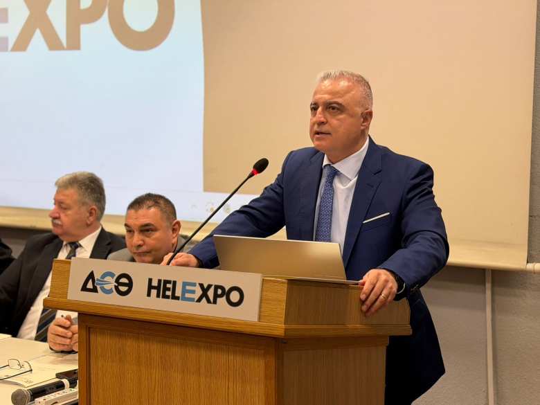 &Lambda;ά&zeta;&alpha;&rho;&omicron;&sigmaf; &Tau;&sigma;&alpha;&beta;&delta;&alpha;&rho;ί&delta;&eta;&sigmaf;: &Sigma;&tau;&eta; &sigma;&upsilon;&nu;&epsilon;&delta;&rho;ί&alpha;&sigma;&eta; &tau;&eta;&sigmaf; &Omicron;&mu;&omicron;&sigma;&pi;&omicron;&nu;&delta;ί&alpha;&sigmaf; &Alpha;&rho;&tau;&omicron;&pi;&omicron;&iota;ώ&nu; &Epsilon;&lambda;&lambda;ά&delta;&alpha;&sigmaf; &sigma;&tau;&omicron; &pi;&lambda;&alpha;ί&sigma;&iota;&omicron; &tau;&eta;&sigmaf; έ&kappa;&theta;&epsilon;&sigma;&eta;&sigmaf; &Alpha;&Rho;&Tau;&Omicron;&Zeta;&Upsilon;&Mu;&Alpha;