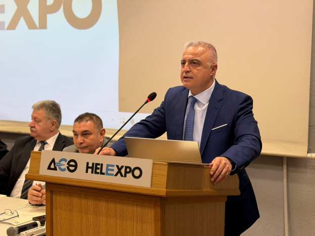 &Lambda;ά&zeta;&alpha;&rho;&omicron;&sigmaf; &Tau;&sigma;&alpha;&beta;&delta;&alpha;&rho;ί&delta;&eta;&sigmaf;: &Sigma;&tau;&eta; &sigma;&upsilon;&nu;&epsilon;&delta;&rho;ί&alpha;&sigma;&eta; &tau;&eta;&sigmaf; &Omicron;&mu;&omicron;&sigma;&pi;&omicron;&nu;&delta;ί&alpha;&sigmaf; &Alpha;&rho;&tau;&omicron;&pi;&omicron;&iota;ώ&nu; &Epsilon;&lambda;&lambda;ά&delta;&alpha;&sigmaf; &sigma;&tau;&omicron; &pi;&lambda;&alpha;ί&sigma;&iota;&omicron; &tau;&eta;&sigmaf; έ&kappa;&theta;&epsilon;&sigma;&eta;&sigmaf; &Alpha;&Rho;&Tau;&Omicron;&Zeta;&Upsilon;&Mu;&Alpha;