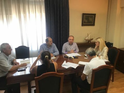 &Sigma;&upsilon;&nu;ά&nu;&tau;&eta;&sigma;&eta; &tau;&eta;&sigmaf; &Upsilon;&phi;&upsilon;&pi;&omicron;&upsilon;&rho;&gamma;&omicron;ύ &Alpha;&Alpha;&amp;&Tau;, &kappa;. &Phi;&omega;&tau;&epsilon;&iota;&nu;ή&sigmaf; &Alpha;&rho;&alpha;&mu;&pi;&alpha;&tau;&zeta;ή &mu;&epsilon; &Delta;&Sigma; &tau;&omicron;&upsilon; &Pi;&tau;&eta;&nu;&omicron;&tau;&rho;&omicron;&phi;&iota;&kappa;&omicron;ύ &Sigma;&upsilon;&nu;&epsilon;&tau;&alpha;&iota;&rho;&iota;&sigma;&mu;&omicron;ύ &laquo;&Pi;ί&nu;&delta;&omicron;&sigmaf;&raquo;