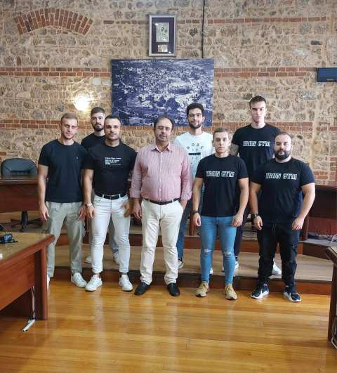 &Omicron;&iota; &pi;&rho;&omega;&tau;&alpha;&theta;&lambda;&eta;&tau;έ&sigmaf; &tau;&omicron;&upsilon; &alpha;&theta;&lambda;ή&mu;&alpha;&tau;&omicron;&sigmaf; &Delta;&iota;&epsilon;&lambda;&kappa;&upsilon;&sigma;&tau;ί&nu;&delta;&alpha;&sigmaf; &sigma;&tau;&omicron;&nu; &Delta;ή&mu;&alpha;&rho;&chi;&omicron; &Beta;έ&rho;&omicron;&iota;&alpha;&sigmaf;