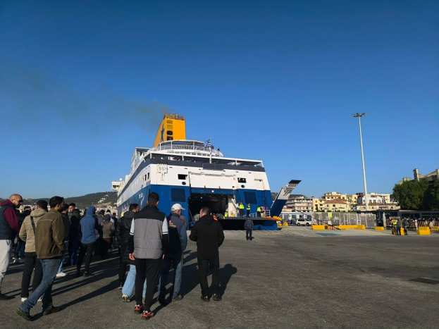 &Mu;&upsilon;&tau;&iota;&lambda;ή&nu;&eta;: &Sigma;&upsilon;&nu;&epsilon;&chi;ί&zeta;&omicron;&upsilon;&nu; &tau;&omicron;&upsilon;&sigmaf; &alpha;&pi;&omicron;&kappa;&lambda;&epsilon;&iota;&sigma;&mu;&omicron;ύ&sigmaf; &sigma;&tau;&omicron; &lambda;&iota;&mu;ά&nu;&iota; &omicron;&iota; &kappa;&tau;&eta;&nu;&omicron;&tau;&rho;ό&phi;&omicron;&iota; - &Alpha;&pi;&omicron;&beta;ί&beta;&alpha;&sigma;&eta; &mu;ό&nu;&omicron; &gamma;&iota;&alpha; &epsilon;&pi;&iota;&beta;ά&tau;&epsilon;&sigmaf;