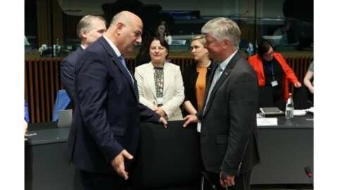 &Tau;&sigma;&iota;ά&rho;&alpha;&sigmaf; &sigma;&tau;&omicron;&nu; &Epsilon;&pi;ί&tau;&rho;&omicron;&pi;&omicron; &Gamma;&epsilon;&omega;&rho;&gamma;ί&alpha;&sigmaf;: &Eta; &delta;&iota;&alpha;&phi;ά&nu;&epsilon;&iota;&alpha; &kappa;&alpha;&iota; &eta; &delta;&iota;&kappa;&alpha;&iota;&omicron;&sigma;ύ&nu;&eta; &sigma;&tau;&iota;&sigmaf; &pi;&lambda;&eta;&rho;&omega;&mu;έ&sigmaf; &tau;&omega;&nu; &Epsilon;&lambda;&lambda;ή&nu;&omega;&nu; &alpha;&gamma;&rho;&omicron;&tau;ώ&nu; &pi;&rho;ώ&tau;&omicron; &mu;έ&lambda;&eta;&mu;&alpha; &gamma;&iota;&alpha; &tau;&eta;&nu; &kappa;&upsilon;&beta;έ&rho;&nu;&eta;&sigma;&eta;