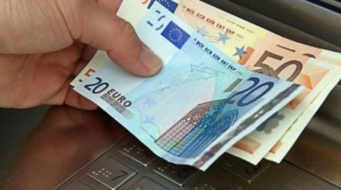 &Alpha;&nu;&alpha;&delta;&rho;&omicron;&mu;&iota;&kappa;ά: &Pi;&omicron;&iota;&alpha; &epsilon;ί&nu;&alpha;&iota; &tau;&alpha; &chi;&rho;ή&mu;&alpha;&tau;&alpha; &tau;&omega;&nu; &laquo;&epsilon;&pi;&iota;&sigma;&tau;&rho;&omicron;&phi;ώ&nu;&raquo; - &Alpha;&nu;&alpha;&lambda;&upsilon;&tau;&iota;&kappa;&omicron;ί &pi;ί&nu;&alpha;&kappa;&epsilon;&sigmaf;