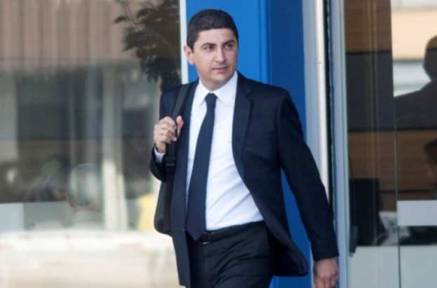 &Lambda;. &Alpha;&upsilon;&gamma;&epsilon;&nu;ά&kappa;&eta;&sigmaf; : &Eta; &pi;&rho;ώ&tau;&eta; &epsilon;&iota;&kappa;ό&nu;&alpha; &tau;&omicron;&upsilon; &mu;&epsilon;&gamma;έ&theta;&omicron;&upsilon;&sigmaf; &tau;&eta;&sigmaf; &kappa;&alpha;&tau;&alpha;&sigma;&tau;&rho;&omicron;&phi;ή&sigmaf; &tau;&eta;&nu; &Pi;&alpha;&rho;&alpha;&sigma;&kappa;&epsilon;&upsilon;ή &tau;&omicron; &alpha;&rho;&gamma;ό&tau;&epsilon;&rho;&omicron;