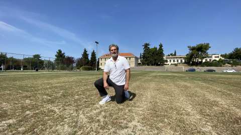 &Gamma;&iota;&alpha; &tau;&omicron; Lacrosse &sigma;&tau;&eta;&nu; &Alpha;&mu;&epsilon;&rho;&iota;&kappa;&alpha;&nu;&iota;&kappa;ή &Gamma;&epsilon;&omega;&rho;&gamma;&iota;&kappa;ή &Sigma;&chi;&omicron;&lambda;ή, &beta;&rho;&alpha;&beta;&epsilon;&upsilon;&mu;έ&nu;&omicron;&sigmaf; &mu;&epsilon; Ό&sigma;&kappa;&alpha;&rho; &pi;&alpha;&rho;&alpha;&gamma;&omega;&gamma;ό&sigmaf; &tau;&omicron;&upsilon; &Chi;ό&lambda;&upsilon;&gamma;&omicron;&upsilon;&nu;&tau;