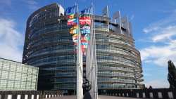 &Eta; &Epsilon;&Epsilon; &kappa;&alpha;&iota; &eta; Mercosur &epsilon;&pi;&iota;&tau;&upsilon;&gamma;&chi;ά&nu;&omicron;&upsilon;&nu; &pi;&omicron;&lambda;&iota;&tau;&iota;&kappa;ή &sigma;&upsilon;&mu;&phi;&omega;&nu;ί&alpha; &gamma;&iota;&alpha; &tau;&eta; &sigma;ύ&nu;&alpha;&psi;&eta; &pi;&rho;&omega;&tau;&omicron;&pi;&omicron;&rho;&iota;&alpha;&kappa;ή&sigmaf; &epsilon;&tau;&alpha;&iota;&rho;&iota;&kappa;ή&sigmaf; &sigma;&chi;έ&sigma;&eta;&sigmaf;