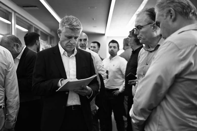 &Omicron; &Eta;&lambda;&epsilon;&kappa;&tau;&rho;&omicron;&kappa;ί&nu;&eta;&tau;&omicron;&sigmaf; &Pi;&rho;&omicron;&alpha;&sigma;&tau;&iota;&alpha;&kappa;ό&sigmaf; &Theta;&epsilon;&sigma;&sigma;&alpha;&lambda;&omicron;&nu;ί&kappa;&eta; &ndash; &Alpha;&lambda;&epsilon;&xi;ά&nu;&delta;&rho;&epsilon;&iota;&alpha; &ndash; &Beta;έ&rho;&omicron;&iota;&alpha; &ndash; &Nu;ά&omicron;&upsilon;&sigma;&alpha; &ndash; &Sigma;&kappa;ύ&delta;&rho;&alpha; &ndash; Έ&delta;&epsilon;&sigma;&sigma;&alpha; &gamma;&iota;&alpha;&tau;ί &alpha;&pi;&omicron;&upsilon;&sigma;&iota;ά&zeta;&epsilon;&iota; &alpha;&pi;ό &tau;&alpha; 9 &laquo;&kappa;&rho;ί&sigma;&iota;&mu;&alpha; &alpha;&nu;&alpha;&pi;&tau;&upsilon;&xi;&iota;&alpha;&kappa;ά έ&rho;&gamma;&alpha;&raquo;;