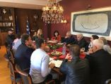 &Phi;&omega;&tau;&epsilon;&iota;&nu;ή &Alpha;&rho;&alpha;&mu;&pi;&alpha;&tau;&zeta;ή: &laquo;&Alpha;&pi;ό &tau;&eta;&nu; &Alpha;&iota;&tau;&omega;&lambda;&omicron;&alpha;&kappa;&alpha;&rho;&nu;&alpha;&nu;ί&alpha; &epsilon;&kappa;&pi;έ&mu;&pi;&omicron;&upsilon;&mu;&epsilon; &mu;ή&nu;&upsilon;&mu;&alpha; &sigma;&tau;ή&rho;&iota;&xi;&eta;&sigmaf; &tau;&eta;&sigmaf; &epsilon;&lambda;&lambda;&eta;&nu;&iota;&kappa;ή&sigmaf; &alpha;&gamma;&rho;&omicron;&tau;&iota;&kappa;ή&sigmaf; &pi;&alpha;&rho;&alpha;&gamma;&omega;&gamma;ή&sigmaf;&raquo;