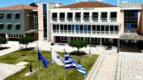 &Sigma;&tau;&eta; &mu;ά&chi;&eta; &gamma;&iota;&alpha; &tau;&eta;&nu; &alpha;&nu;&tau;&iota;&mu;&epsilon;&tau;ώ&pi;&iota;&sigma;&eta; &tau;&eta;&sigmaf; &epsilon;&upsilon;&lambda;&omicron;&gamma;&iota;ά&sigmaf; &omicron;&iota; &kappa;&tau;&eta;&nu;ί&alpha;&tau;&rho;&omicron;&iota; &tau;&eta;&sigmaf; &Pi;&epsilon;&rho;&iota;&phi;έ&rho;&epsilon;&iota;&alpha;&sigmaf; &Theta;&epsilon;&sigma;&sigma;&alpha;&lambda;ί&alpha;&sigmaf;