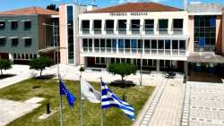&Sigma;&tau;&eta; &mu;ά&chi;&eta; &gamma;&iota;&alpha; &tau;&eta;&nu; &alpha;&nu;&tau;&iota;&mu;&epsilon;&tau;ώ&pi;&iota;&sigma;&eta; &tau;&eta;&sigmaf; &epsilon;&upsilon;&lambda;&omicron;&gamma;&iota;ά&sigmaf; &omicron;&iota; &kappa;&tau;&eta;&nu;ί&alpha;&tau;&rho;&omicron;&iota; &tau;&eta;&sigmaf; &Pi;&epsilon;&rho;&iota;&phi;έ&rho;&epsilon;&iota;&alpha;&sigmaf; &Theta;&epsilon;&sigma;&sigma;&alpha;&lambda;ί&alpha;&sigmaf;