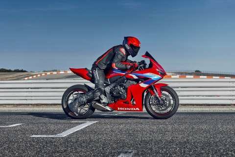 Honda Motorcycles CB650R MY24 &amp; CBR650R MY24 - &Epsilon;&nu;&theta;&omicron;&upsilon;&sigma;&iota;&alpha;&sigma;&mu;ό&sigmaf; &alpha;&pi;ό &tau;&eta;&nu; &pi;&rho;ώ&tau;&eta; &sigma;&tau;&iota;&gamma;&mu;ή