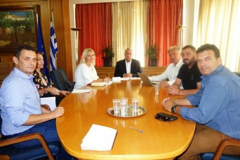 &Sigma;&upsilon;&nu;ά&nu;&tau;&eta;&sigma;&eta; &Upsilon;&pi;&Alpha;&Alpha;&Tau;, &Mu;. &Beta;&omicron;&rho;ί&delta;&eta; &mu;&epsilon; &tau;&omicron;&upsilon;&sigmaf; &epsilon;&kappa;&pi;&rho;&omicron;&sigma;ώ&pi;&omicron;&upsilon;&sigmaf; &tau;&omega;&nu; &pi;&lambda;&omicron;&iota;&omicron;&kappa;&tau;&eta;&tau;ώ&nu; &mu;έ&sigma;&eta;&sigmaf; &alpha;&lambda;&iota;&epsilon;ί&alpha;&sigmaf;: &Beta;ά&zeta;&omicron;&upsilon;&mu;&epsilon; &tau;έ&lambda;&omicron;&sigmaf; &sigma;&tau;&eta;&nu; &alpha;&nu;&epsilon;&xi;έ&lambda;&epsilon;&gamma;&kappa;&tau;&eta; &alpha;&lambda;ί&epsilon;&upsilon;&sigma;&eta; &tau;&omega;&nu; &Tau;&omicron;ύ&rho;&kappa;&omega;&nu; &sigma;&tau;&omicron; &Alpha;&iota;&gamma;&alpha;ί&omicron;