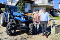&Pi;&alpha;&rho;ά&delta;&omicron;&sigma;&eta; &tau;&rho;&alpha;&kappa;&tau;έ&rho; New Holland T4.90F 4WD &sigma;&tau;&omicron;&upsilon;&sigmaf; &Lambda;ύ&kappa;&omicron;&upsilon;&sigmaf; Έ&delta;&epsilon;&sigma;&sigma;&alpha;&sigmaf; - &Delta;&epsilon;&sigmaf; &tau;&alpha; &chi;&alpha;&rho;&alpha;&kappa;&tau;&eta;&rho;&iota;&sigma;&tau;&iota;&kappa;ά &tau;&omicron;&upsilon;!