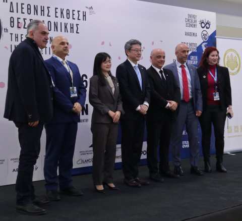 &Eta; &Iota;&alpha;&pi;&omega;&nu;ί&alpha; &sigma;&tau;&eta;&nu; &Delta;&iota;&epsilon;&theta;&nu;ή Έ&kappa;&theta;&epsilon;&sigma;&eta; &Theta;&epsilon;&sigma;&sigma;&alpha;&lambda;&omicron;&nu;ί&kappa;&eta;&sigmaf;