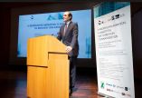 &Alpha;&Pi;. &Beta;&Epsilon;&Sigma;&Upsilon;&Rho;&Omicron;&Pi;&Omicron;&Upsilon;&Lambda;&Omicron;&Sigma;: "&Eta; &epsilon;&nu;ί&sigma;&chi;&upsilon;&sigma;&eta; &tau;&eta;&sigmaf; &alpha;&gamma;&omicron;&rho;ά&sigmaf; &alpha;&kappa;&iota;&nu;ή&tau;&omega;&nu;, &tau;&eta;&sigmaf; &epsilon;&pi;&iota;&chi;&epsilon;&iota;&rho;&eta;&mu;&alpha;&tau;&iota;&kappa;ό&tau;&eta;&tau;&alpha;&sigmaf; &kappa;&alpha;&iota; &eta; &pi;&rho;&omicron;&sigma;έ&lambda;&kappa;&upsilon;&sigma;&eta; &epsilon;&pi;&epsilon;&nu;&delta;&upsilon;&tau;&iota;&kappa;ώ&nu; &kappa;&epsilon;&phi;&alpha;&lambda;&alpha;ί&omega;&nu;, &epsilon;ί&nu;&alpha;&iota; &tau;&omicron; &mu;&epsilon;&gamma;ά&lambda;&omicron; &sigma;&tau;&omicron;ί&chi;&eta;&mu;&alpha; &gamma;&iota;&alpha; &tau;&eta; &Delta;&eta;&mu;&iota;&omicron;&upsilon;&rho;&gamma;&iota;&kappa;ή &Epsilon;&lambda;&lambda;ά&delta;&alpha; &tau;&omicron;&upsilon; &alpha;ύ&rho;&iota;&omicron;"
