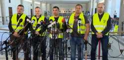 &Alpha;&gamma;&rho;ό&tau;&epsilon;&sigmaf; &xi;&epsilon;&kappa;ί&nu;&eta;&sigma;&alpha;&nu; &alpha;&pi;&epsilon;&rho;&gamma;ί&alpha; &pi;&epsilon;ί&nu;&alpha;&sigmaf; &sigma;&tau;&eta;&nu; &Pi;&omicron;&lambda;&omega;&nu;ί&alpha;