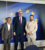 &Sigma;&upsilon;&nu;ά&nu;&tau;&eta;&sigma;&eta; &Sigma;&tau;&alpha;ύ&rho;&omicron;&upsilon; &Alpha;&rho;&alpha;&chi;&omega;&beta;ί&tau;&eta; &mu;&epsilon; &tau;&omicron;&nu; &Epsilon;&pi;ί&tau;&rho;&omicron;&pi;&omicron; &Gamma;&epsilon;&omega;&rho;&gamma;ί&alpha;&sigmaf; Phil Hogan, &mu;&epsilon; &sigma;&kappa;&omicron;&pi;ό &tau;&eta; &sigma;&tau;ή&rho;&iota;&xi;&eta; &tau;&eta;&sigmaf; &epsilon;&lambda;&lambda;&eta;&nu;&iota;&kappa;ή&sigmaf; &epsilon;&lambda;&alpha;&iota;&omicron;&pi;&alpha;&rho;&alpha;&gamma;&omega;&gamma;ή&sigmaf;