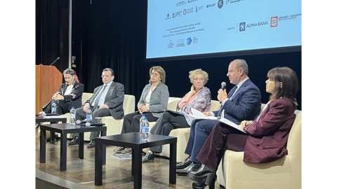 &Sigma;&tau;&omicron; &sigma;&upsilon;&nu;έ&delta;&rho;&iota;&omicron; &tau;&omicron;&upsilon; &delta;&iota;&kappa;&tau;ύ&omicron;&upsilon; CLIMPACT &gamma;&iota;&alpha; &tau;&eta;&nu; &Kappa;&lambda;&iota;&mu;&alpha;&tau;&iota;&kappa;ή &Kappa;&rho;ί&sigma;&eta; &omicron; &Upsilon;&phi;&Alpha;&Alpha;&Tau;, &Delta;&iota;&omicron;&nu;ύ&sigma;&eta;&sigmaf; &Sigma;&tau;&alpha;&mu;&epsilon;&nu;ί&tau;&eta;&sigmaf;