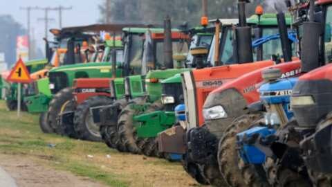 &Chi;&alpha;&nu;&iota;ά: &Sigma;&tau;&omicron;&upsilon;&sigmaf; &delta;&rho;ό&mu;&omicron;&upsilon;&sigmaf; &omicron;&iota; &alpha;&gamma;&rho;ό&tau;&epsilon;&sigmaf; - &Sigma;&upsilon;&lambda;&lambda;&alpha;&lambda;&eta;&tau;ή&rho;&iota;&omicron; &sigma;&tau;&alpha; &Mu;&epsilon;&gamma;ά&lambda;&alpha; &Chi;&omega;&rho;ά&phi;&iota;&alpha;