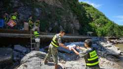 &Tau;&omicron;&upsilon;&lambda;ά&chi;&iota;&sigma;&tau;&omicron;&nu; 60 &nu;&epsilon;&kappa;&rho;&omicron;ί &sigma;&tau;&eta; &beta;ό&rho;&epsilon;&iota;&alpha; &Kappa;ί&nu;&alpha; ύ&sigma;&tau;&epsilon;&rho;&alpha; &alpha;&pi;ό &kappa;&alpha;&tau;&alpha;&rho;&rho;&alpha;&kappa;&tau;ώ&delta;&epsilon;&iota;&sigmaf; &beta;&rho;&omicron;&chi;έ&sigmaf;, 44 &sigma;&tau;&omicron; &Pi;&epsilon;&kappa;ί&nu;&omicron;