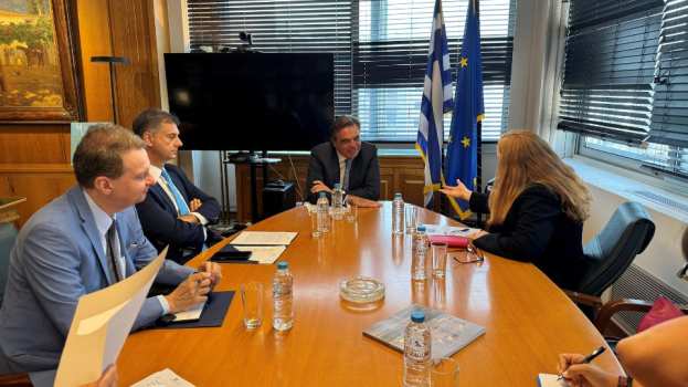 &Sigma;&upsilon;&nu;ά&nu;&tau;&eta;&sigma;&eta; &Mu;&alpha;&rho;&gamma;&alpha;&rho;ί&tau;&eta; &Sigma;&chi;&omicron;&iota;&nu;ά &kappa;&alpha;&iota; &Chi;ά&rho;&eta; &Theta;&epsilon;&omicron;&chi;ά&rho;&eta; &mu;&epsilon; &tau;&eta;&nu; &pi;&rho;&epsilon;&sigma;&beta;&epsilon;&upsilon;&tau;ή &tau;&eta;&sigmaf; &Alpha;&upsilon;&sigma;&tau;&rho;&alpha;&lambda;ί&alpha;&sigmaf;