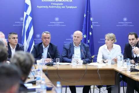 &Upsilon;&Pi;&Alpha;&Alpha;&Tau;: &Mu;έ&tau;&rho;&alpha; &gamma;&iota;&alpha; &tau;&eta; &sigma;&tau;ή&rho;&iota;&xi;&eta; &tau;&eta;&sigmaf; &alpha;&gamma;&rho;&omicron;&tau;&iota;&kappa;ή&sigmaf; &pi;&alpha;&rho;&alpha;&gamma;&omega;&gamma;ή&sigmaf;, &mu;&epsilon;&tau;ά &alpha;&pi;ό 4&omega;&rho;&eta; &sigma;ύ&sigma;&kappa;&epsilon;&psi;&eta; &mu;&epsilon; &tau;&omicron;&upsilon;&sigmaf; &epsilon;&kappa;&pi;&rho;&omicron;&sigma;ώ&pi;&omicron;&upsilon;&sigmaf; &tau;&eta;&sigmaf; &Pi;&alpha;&nu;&epsilon;&lambda;&lambda;&alpha;&delta;&iota;&kappa;ή&sigmaf; &tau;&omega;&nu; &mu;&pi;&lambda;ό&kappa;&omega;&nu;