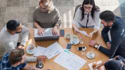 &Tau;&omicron; &epsilon;&rho;&gamma;&alpha;&tau;&iota;&kappa;ό &delta;&upsilon;&nu;&alpha;&mu;&iota;&kappa;ό &tau;&eta;&sigmaf; &Epsilon;&Epsilon; &gamma;&iota;&alpha; &tau;&iota;&sigmaf; &Tau;&Pi;&Epsilon; &alpha;&upsilon;&xi;ά&nu;&epsilon;&tau;&alpha;&iota; &tau;&omicron; 2022