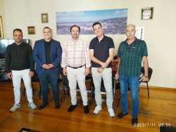 &Sigma;ύ&lambda;&lambda;&omicron;&gamma;&omicron;&sigmaf; &pi;&omicron;&lambda;&upsilon;&tau;έ&kappa;&nu;&omega;&nu; &mu;&epsilon; 3 &pi;&alpha;&iota;&delta;&iota;ά &Nu;. &Eta;&mu;&alpha;&theta;ί&alpha;&sigmaf; - &Sigma;&upsilon;&nu;ά&nu;&tau;&eta;&sigma;&eta; &mu;&epsilon; &Delta;ή&mu;&alpha;&rho;&chi;&omicron; &Beta;έ&rho;&omicron;&iota;&alpha;&sigmaf; - Έ&nu;&alpha;&rho;&xi;&eta; &delta;&rho;ά&sigma;&epsilon;&omega;&nu;