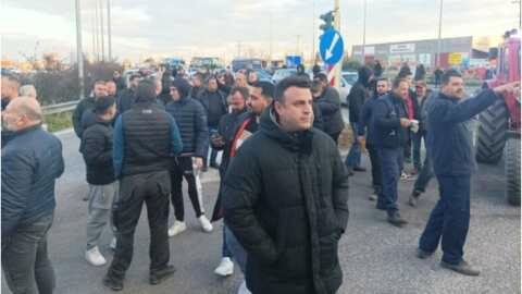 &Alpha;&pi;&omicron;&chi;ώ&rho;&eta;&sigma;&alpha;&nu; &alpha;&pi;ό &tau;&omicron; &mu;&pi;&lambda;ό&kappa;&omicron; &tau;&omicron;&upsilon; &Pi;&lambda;&alpha;&tau;&upsilon;&kappa;ά&mu;&pi;&omicron;&upsilon; &omicron;&iota; &alpha;&gamma;&rho;ό&tau;&epsilon;&sigmaf; &tau;&omega;&nu; &pi;&alpha;&rho;&alpha;&kappa;ά&rho;&lambda;&iota;&omega;&nu; &kappa;&alpha;&theta;ώ&sigmaf; &delta;&epsilon;&nu; &epsilon;&kappa;&pi;&rho;&omicron;&sigma;&omega;&pi;ή&theta;&eta;&kappa;&alpha;&nu; &sigma;&tau;&eta; &sigma;&upsilon;&nu;ά&nu;&tau;&eta;&sigma;&eta; &sigma;&tau;&omicron; &Mu;&alpha;&xi;ί&mu;&omicron;&upsilon;